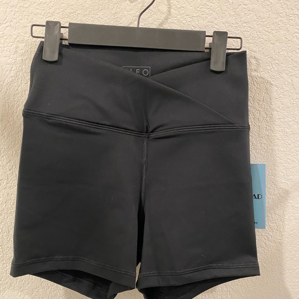 Fleo cross front shorts